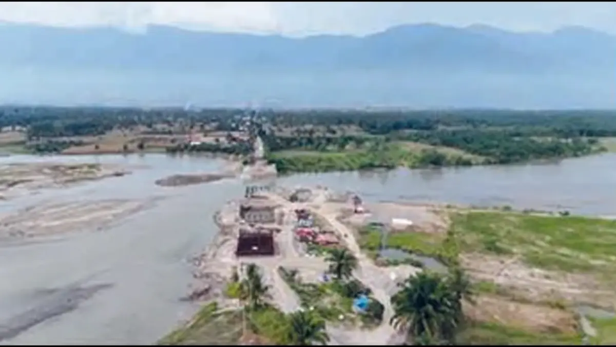 CEPAT DITANGANI: Infrastruktur jalan dan jembatan diperbaiki dengan optimal agar konektivitas masyarakat pulih. (Foto: HUMAS KEMENTERIAN PU)