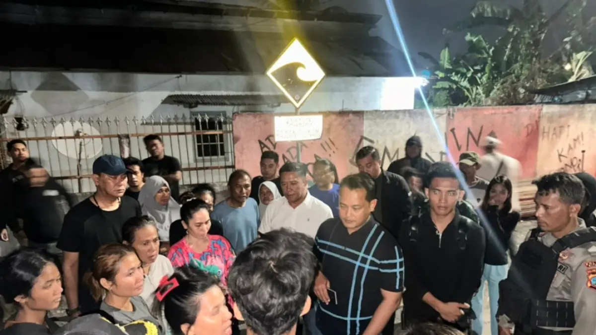 Kapolres Bitung AKBP Arie Sulistyo Nugroho turun langsung amankan aksi tawuran. (Foto: Dok)