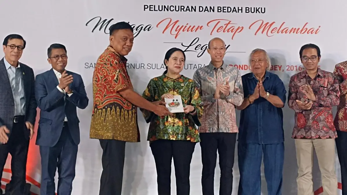 Olly Dondokambey saat peluncuran dan bedah buku tentang perjalanan kepemimpinannya di Sulawesi Utara.