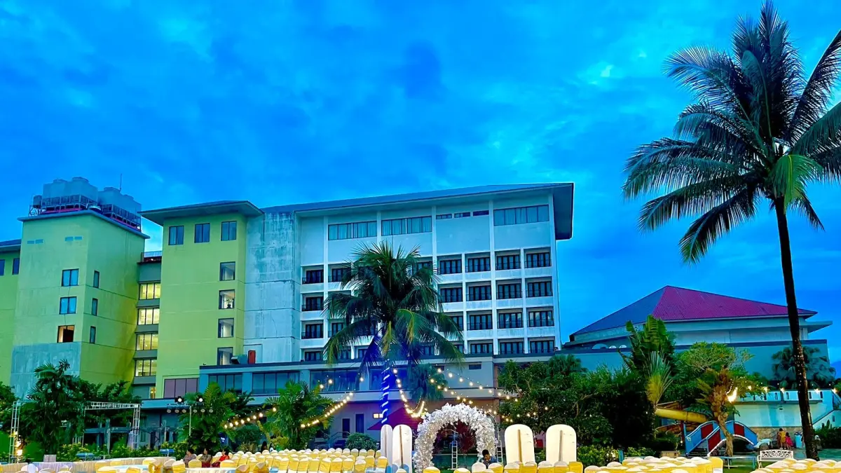 OUTDOOR: Konsep mewah garden party yang menawan di Sutan Raja Hotel & Convention Hall, Minahasa Utara, Manado. (foto;ist) 