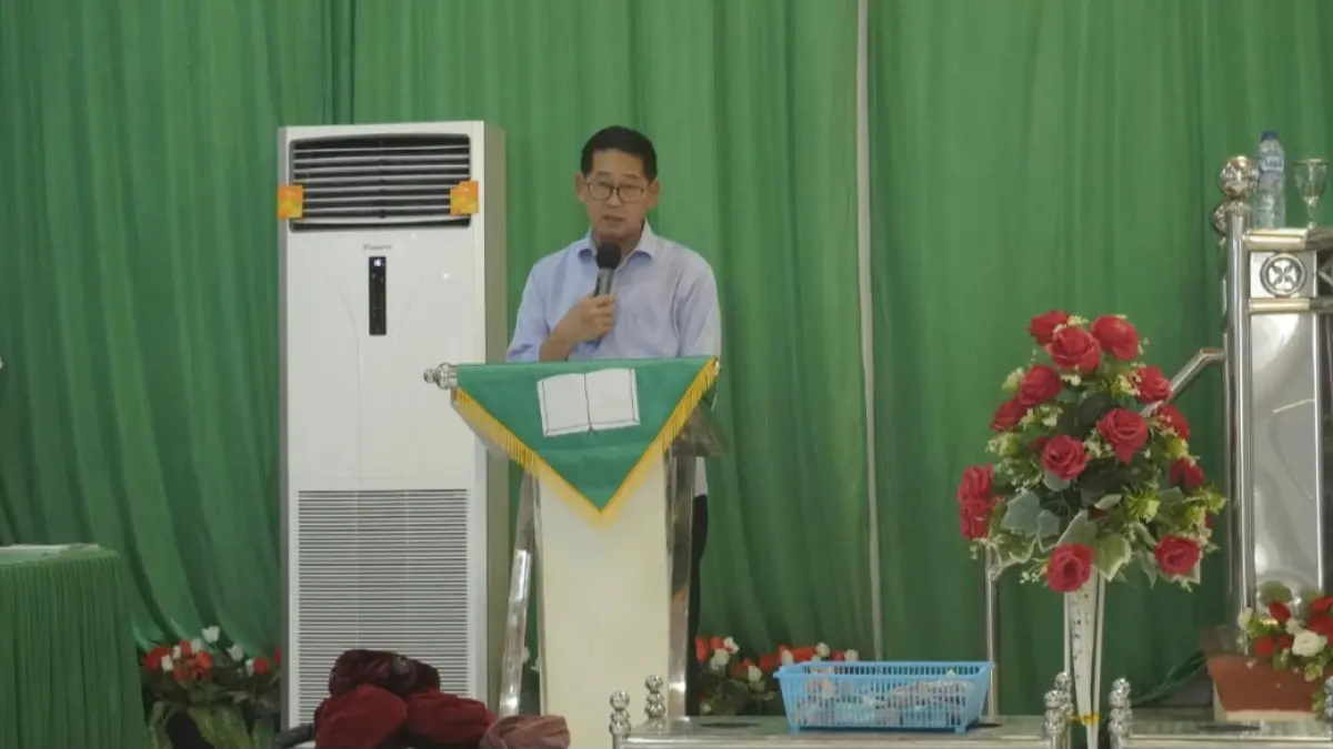 Wali Kota Bitung Hengky Honandar saat memberikan sambutan di hadapan jemaat KGPM Tandurusa. (Foto: Dokumen Istimewa)
