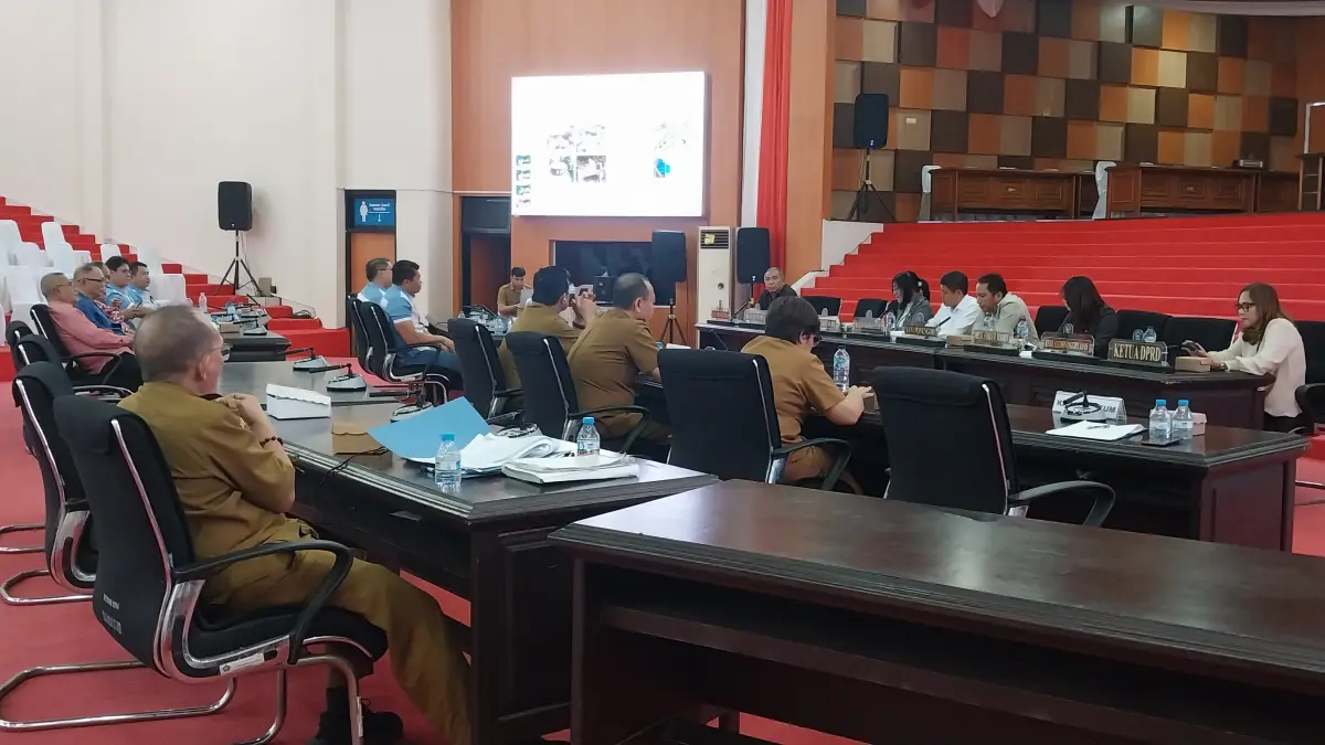 Rapat Pansus DPRD terkait dana penyertaan modal PAM Duasudara Bitung. (Foto: Herry Lengkong)