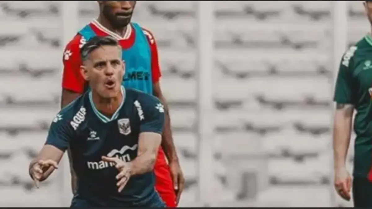 MODAL SKUAD MEWAH: Pelatih John Herdman akan memulai laga melawan Singapura Jumat (25/9) besok. Singapura menggagalkan timnas Indonesia melaju ke Semifinal Piala AFF Agustus silam. Herdman kudu hati-hati meladeni anak asuh pelatih muda berusia 36 tahun Gavin Lee. (foto:ist)