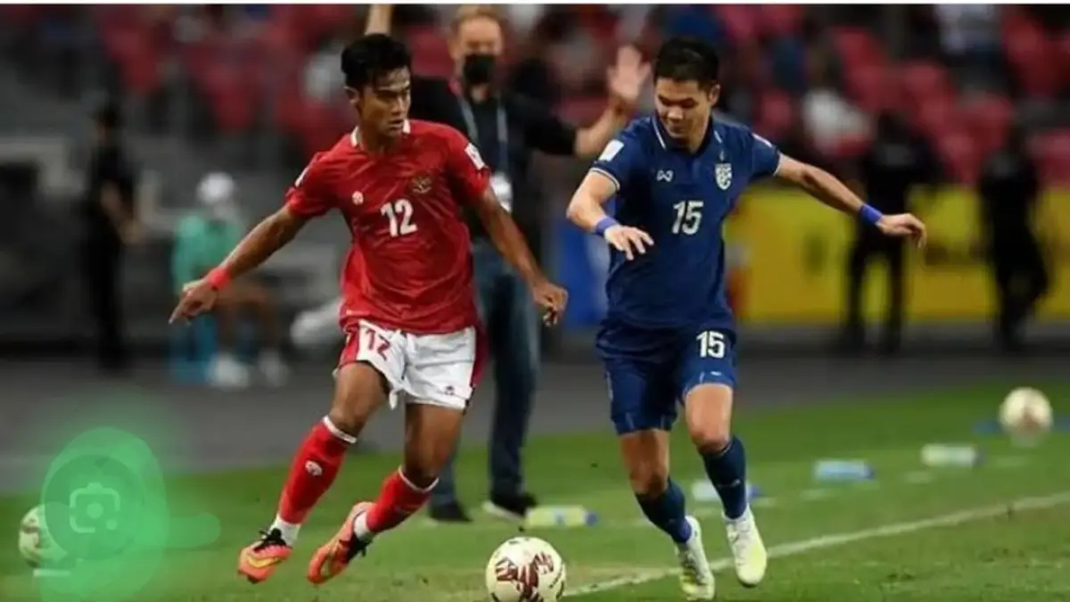 BURU GELAR 35 TAHUN: Timnas senior Indonesia terakhir kali juara pada 1991 saat merebut medali Emas Sea Games. Penantian panjang mengangkat tropi itu diharapkan tidak membebani Kevin Diks dkk saat meladeni Thailand di final FIFA ASEAN CUP Senin (5/1) nanti. (foto:ist)