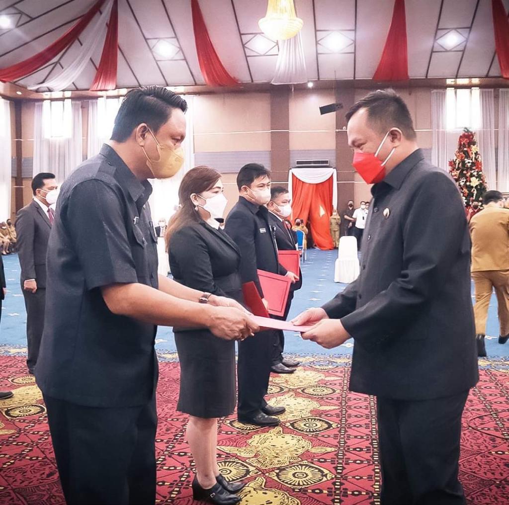 SIAP BEKERJA: Suasana pelantikan terhadap sembilan pejabat definitif dan empat pelaksana tugas. foto: istimewa