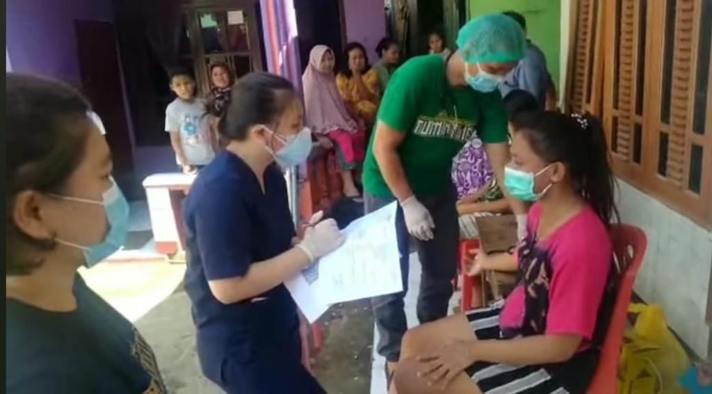 PERMUDAH WARGA: Upaya turun langsung ke masyarakat dilakukan pemerintah untuk memacu program vaksinasi. foto: istimewa