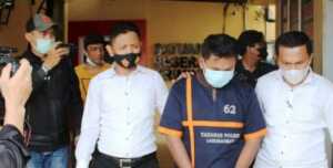 Pemuda berusia 25 tahun inisial WH tega membunuh kekasihnya, seorang janda cantik, lantaran video call, di Kabupaten Labuhanbatu Selatan (Labusel), Provinsi Sumatera Utara (Sumut).