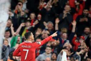 Penyerang Manchester United Cristiano Ronaldo mencetak gol dalam pertandingan Grup E Liga Europa di Old Trafford pada Jumat (28/10). (Lindsey Parnaby/AFP/Antara)