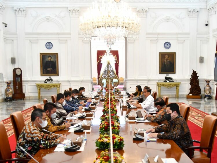 RAPAT KABINET. Pihak Istana Kepresidenan masih merahasiakan ada atau tidaknya reshuffle Kabinet Indonesia Maju, yang dikabarkan balal dilakukan pada Rabu Pon, 1 Februari 2023. (dok JawaPos.com)l