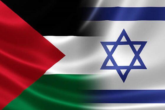 Ilustrasi bendera negara Palestina dan Israel. Para petinggi Israel dan Palestina berkomitmen memperdalam hubungan di antara mereka dan mengurangi ketegangan setelah kedua pihak berunding dalam pertemuan di Aqaba, Jordania, Minggu (26/2). (iStock)