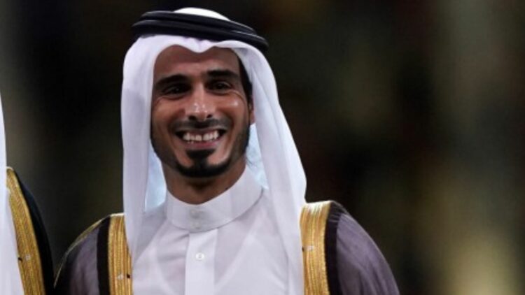 Emir Qatar, Sheikh Jassim Bin Hamad Al Thani telah resmi mengajukan penawaran untuk membeli Manchester United dari keluarga Glazer. (The Sun)