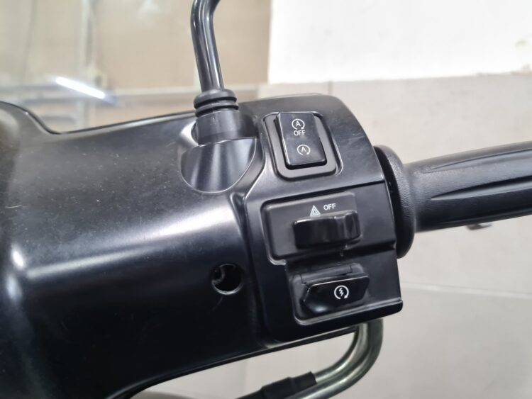 Saklar starter yang posisinya ada di setang juga memerlukan perawatan. (Istimewa)