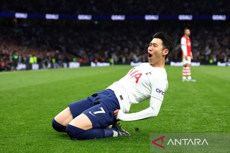 Ilustrasi: Pemain sepak bola Tottenham Hotspur Son Heung-min melakukan selebrasi setelah mencetak gol (ANTARA FOTO/REUTERS/David Klein/aww/cfo)