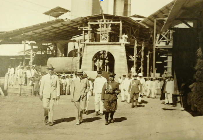 Kunjungan Gubernur Jenderal Hindia-Belanda A.C. Dirk de Graeff ke Pabrik Semen Indarung pada 1 Februari 1927 (sumber: Stadsarchief Amsterdam)