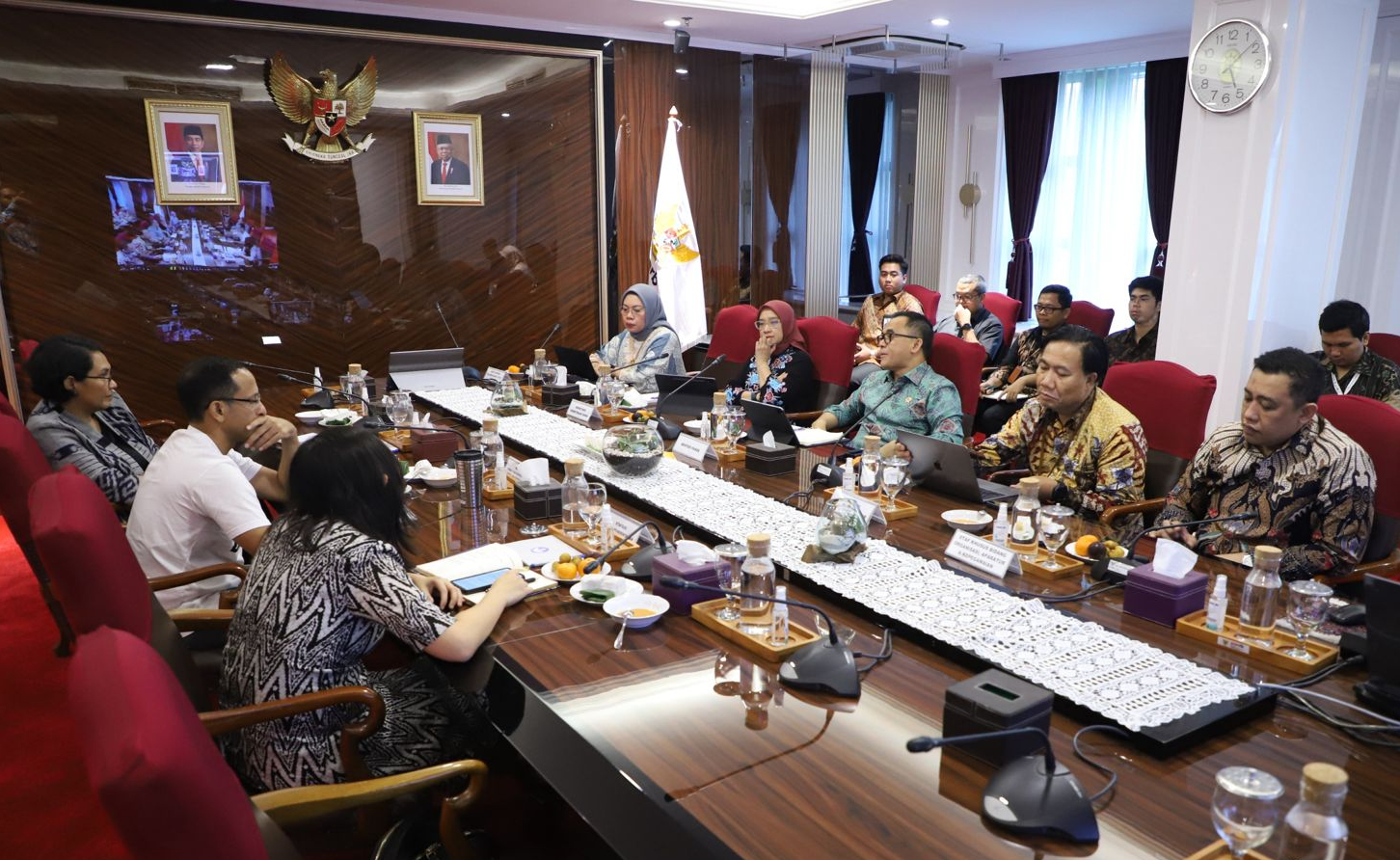 MenPANRB Abdullah Azwar Anas dan Mendikbudristek Nadiem Anwar Makarim bertemu membahas pemenuhan ASN Guru dan Dosen. (Foto: Humas Menpan)
