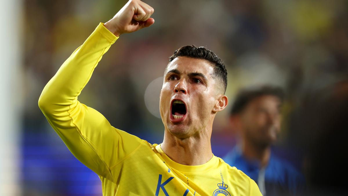 Cristiano Ronaldo membuka skor di babak pertama menit ke-21 melalui penalti. (Foto: Portstar)