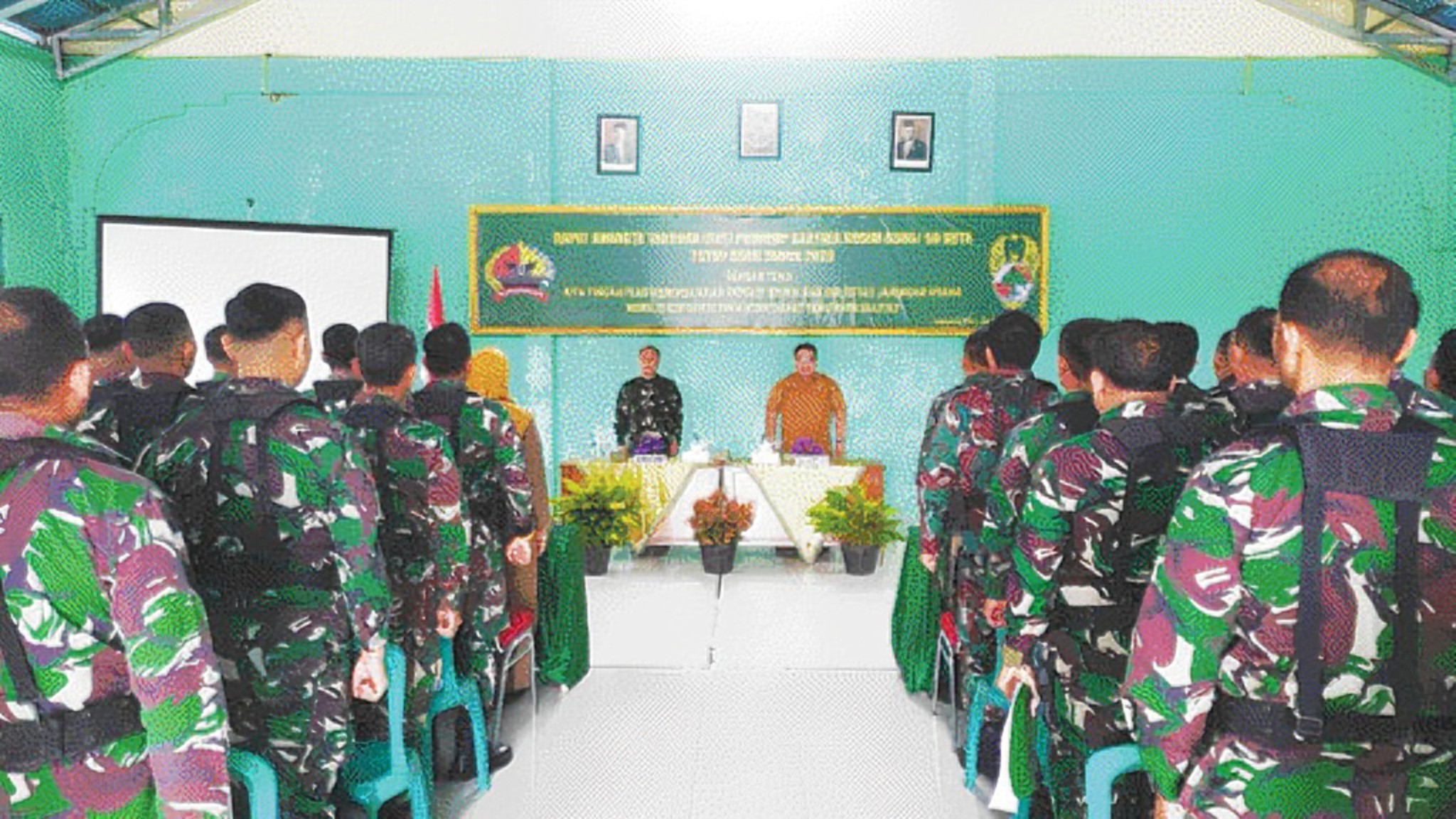 PENUHI KEWAJIBAN: Rapat Anggota Tahunan (RAT) tutup buku tahun 2023, di aula Makodim, Tanjungpati Kecamatan Harau, Senin (26/2) berjalan serius.(DOKUMEN KODIM 0306/50 UNTUK PADEK)