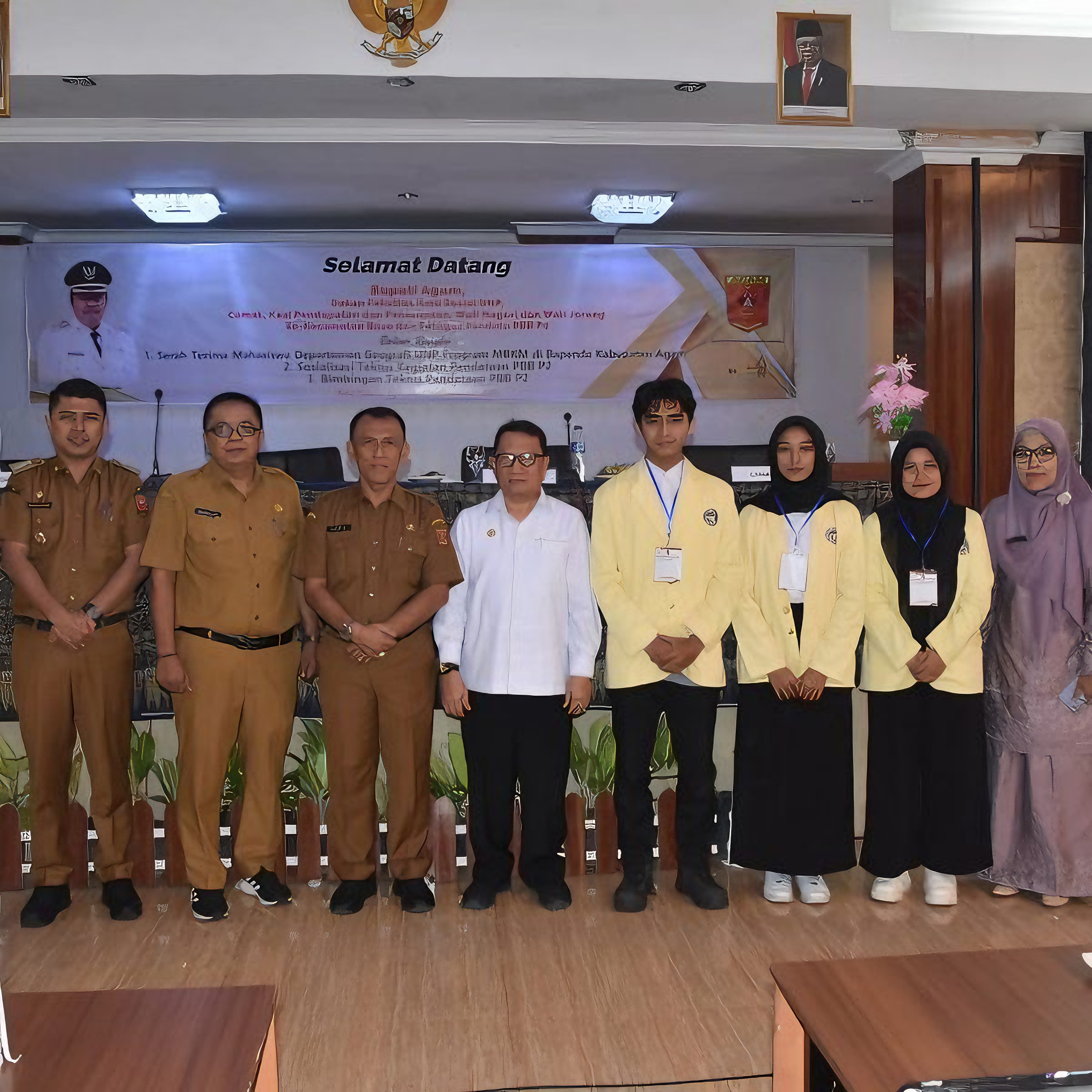 PENDAPATAN DAERAH: Menggenjot pendataan PBB-P2, Bapenda Agam gandeng sejumlah mahasiswa UNP tahun ini.(HUMAS PEMKAB AGAM FOR PADEK)