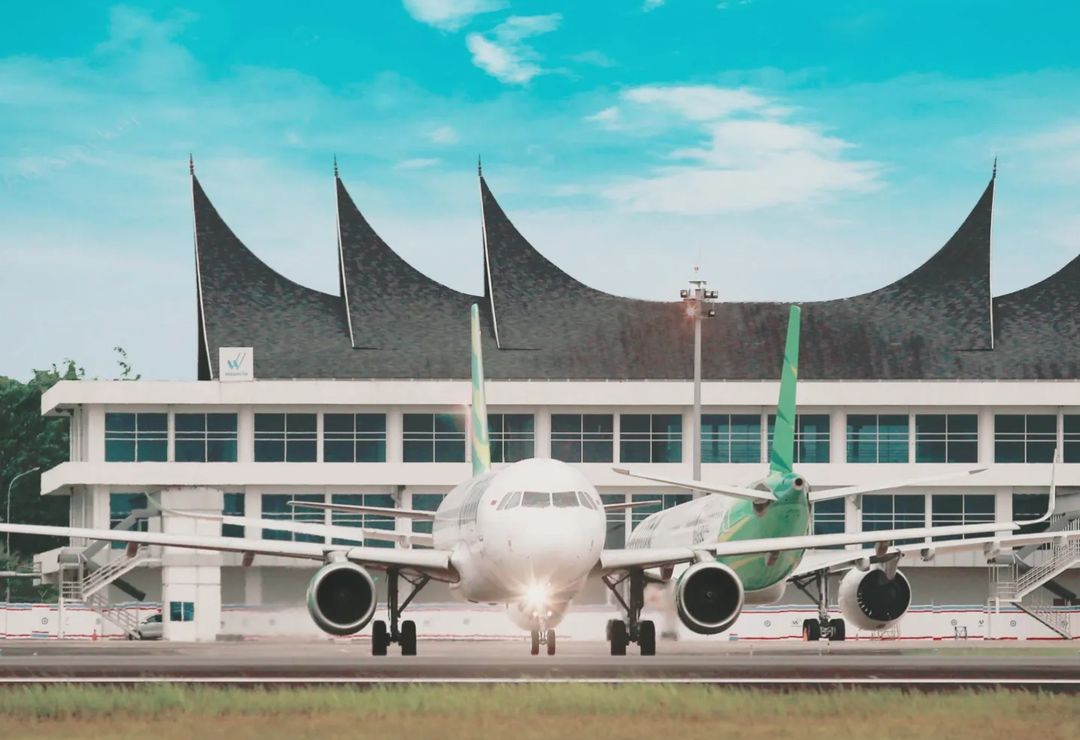 Bandara Internasional Minangkabau (BIM) ditutup sementara, Kamis (29/2/2024), mulai pukul 18.00 WIB, akibat sebaran abu vulkanik Gunung Marapi. (Foto: IG AP II BIM)