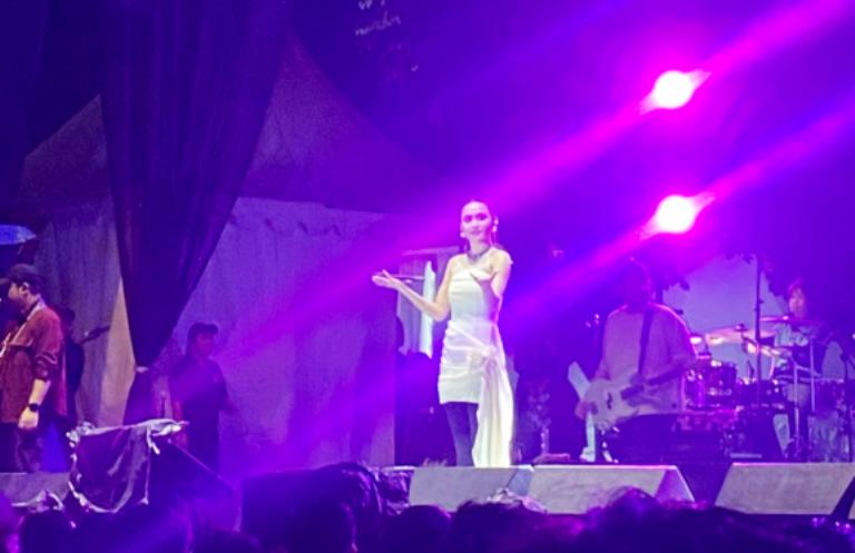 Mahalini di Swarna Land Fest 2024, GOR  Agus Salim Padang