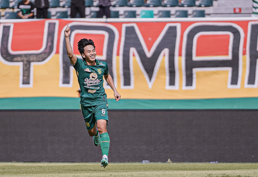 Muhammad Iqbal berhasil mencetak gol cepat di detik ke-13 saat Persebaya menjamu PSS Sleman, di Gelora Bung Tomo, Minggu sore (3/3/2024). (Foto: Persebaya)