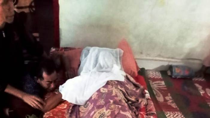 Foto salah satu korban perempuan tertimbun longsor yang telah ditemukan dalam kondisi meninggal dunia. (Dok Doni Humas Polres)