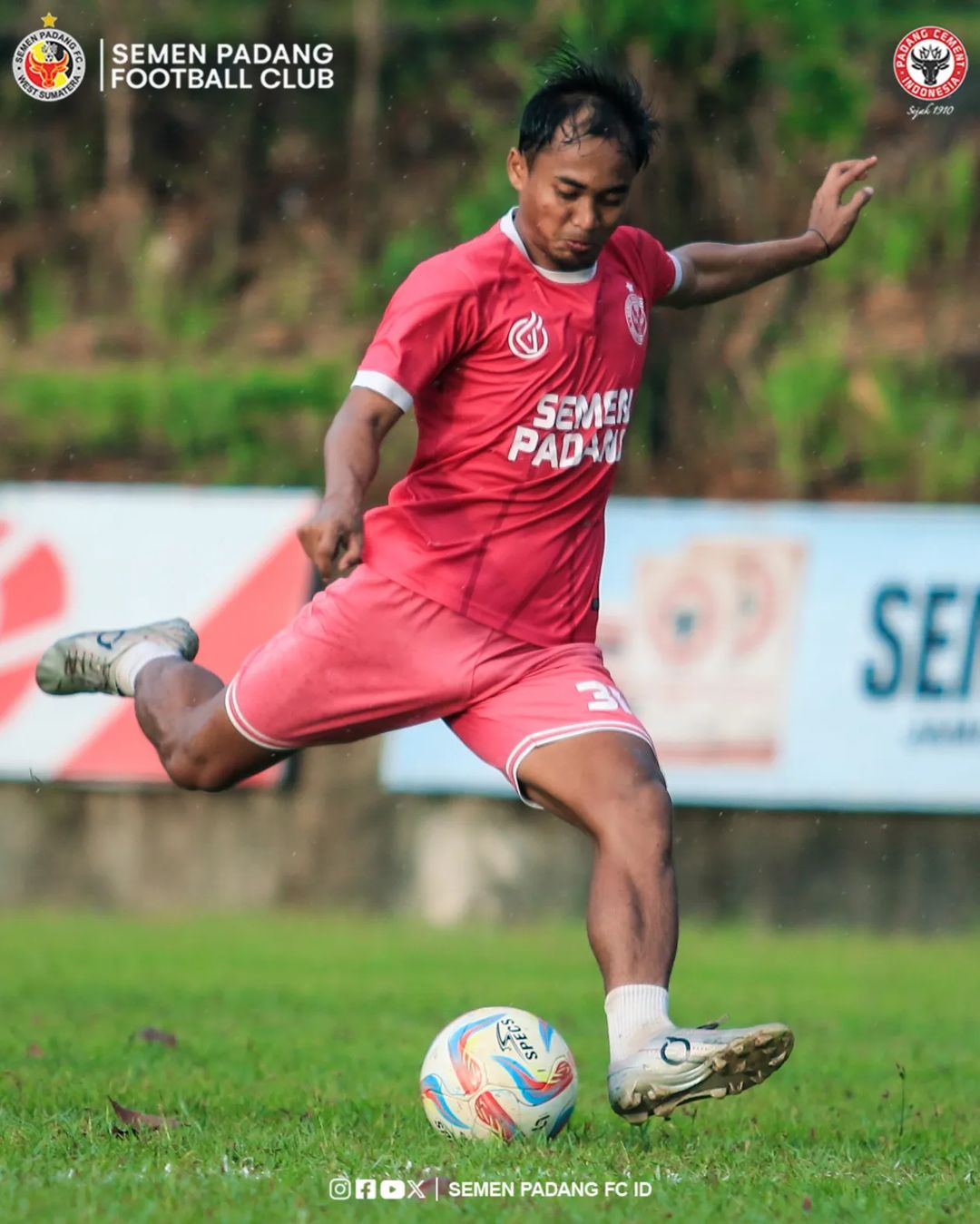 Rosad Setiawan dan pemain Semen Padang FC bertekad untuk meraih juara Liga 2023/2024 di laga melawan PSBS Biak hari ini di GHAS Padang. (INSTAGRAM SEMEN PADANG FC)