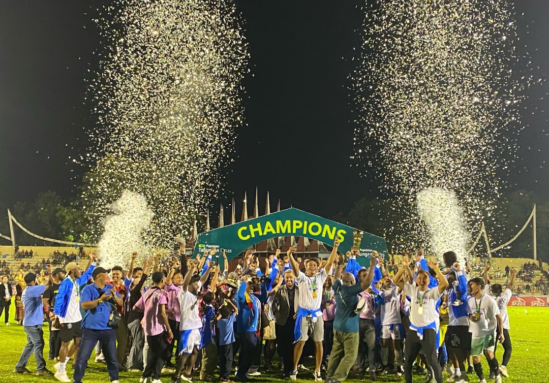 PSBS Biak Juara Liga 2 Musim 2023/2024 setelah mengalahkan Semen Padang FC 3-0, di Stadion H Agus Salim Padang, Sabtu (9/3/2024) malam.