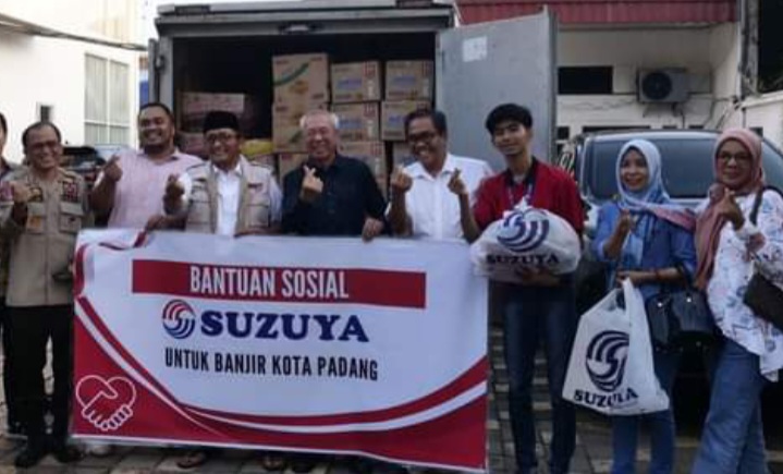 Bantuan sosial dari Suzuya Group untuk  warga Kota Padang yang didera banjir.
