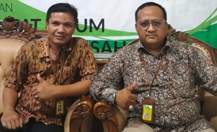 Direktur Utama PT BPR VII Koto, Tri Joni Putra dan Direktur Yuliardi.