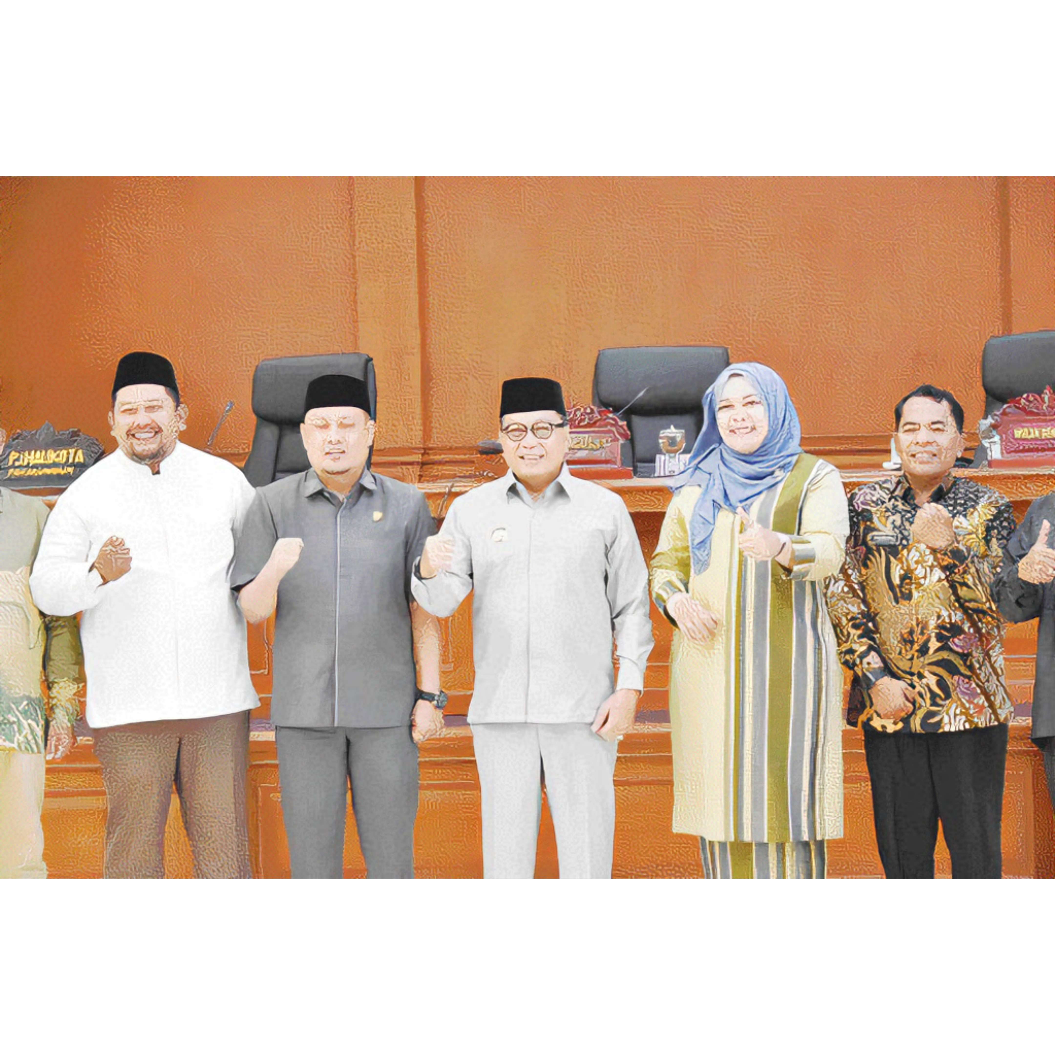 SUKSES: Pj Wako Payakumbuh, Jasman bersama Ketua DPRD Kota Payakumbuh, Hamdi Agus dan Wakil Ketua DPRD, Arman Faindal dan Wilan Denura saat LKPJ Wako Payakumbuh Tahun 2023.(DISKOMINFO KOTA PAYAKUMBUH)