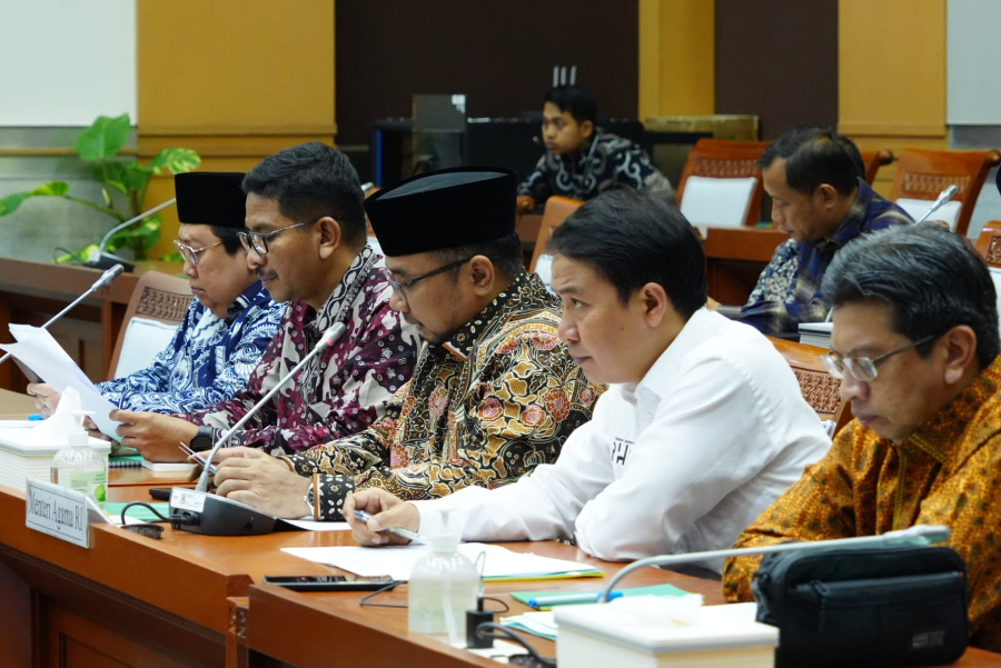 Menteri Agama Yaqut Cholil Qoumas rapat persiapan penyelenggaraan haji 2024 dengan DPR. (Foto: Humas Kemenag)