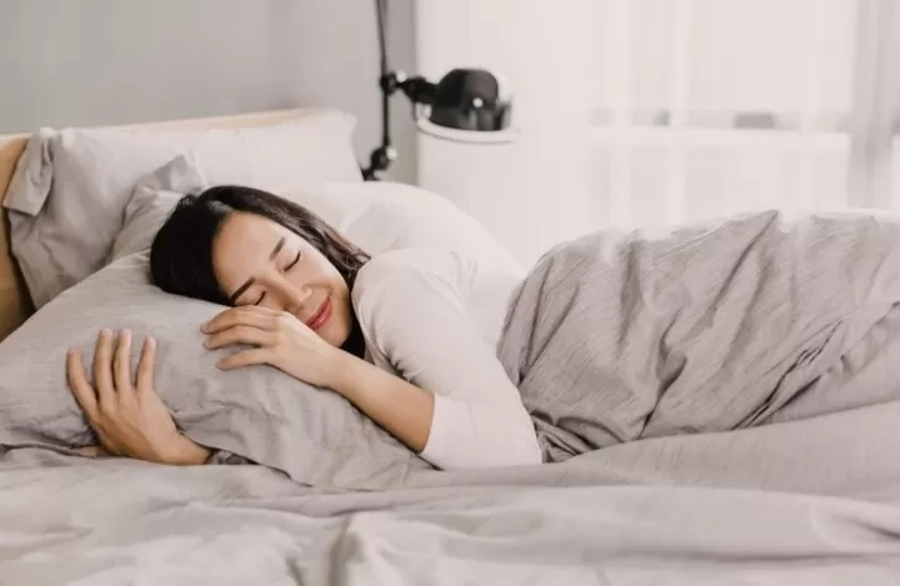 Ilustrasi orang yang sedang tidur. (Foto: freepik/meuwmanita)