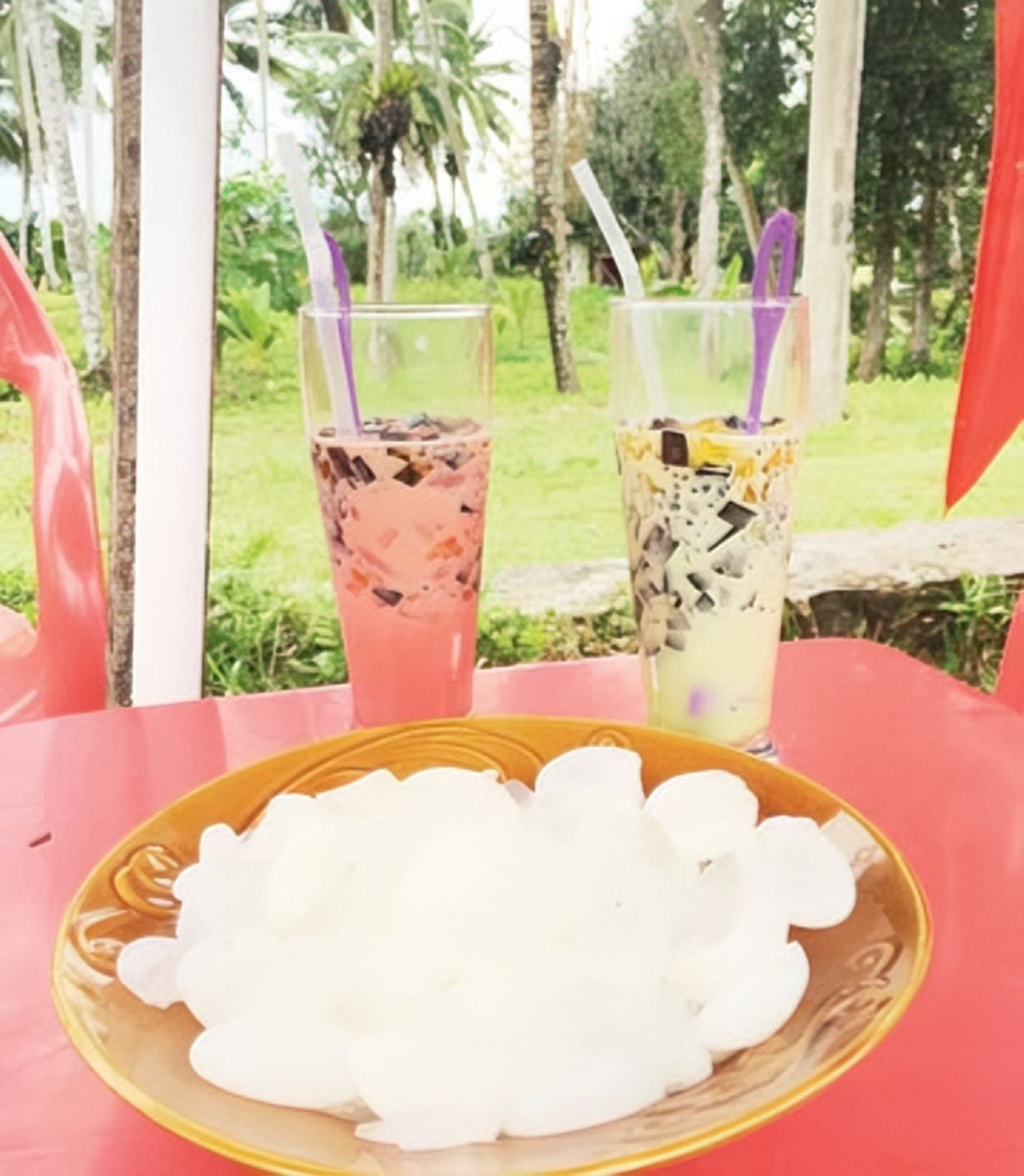 MENYEGARKAN: Tak hanya sekadar pelepas dahaga, Es Nipah punya segudang manfaat bagi kesehatan.(SILVINA PADEK)