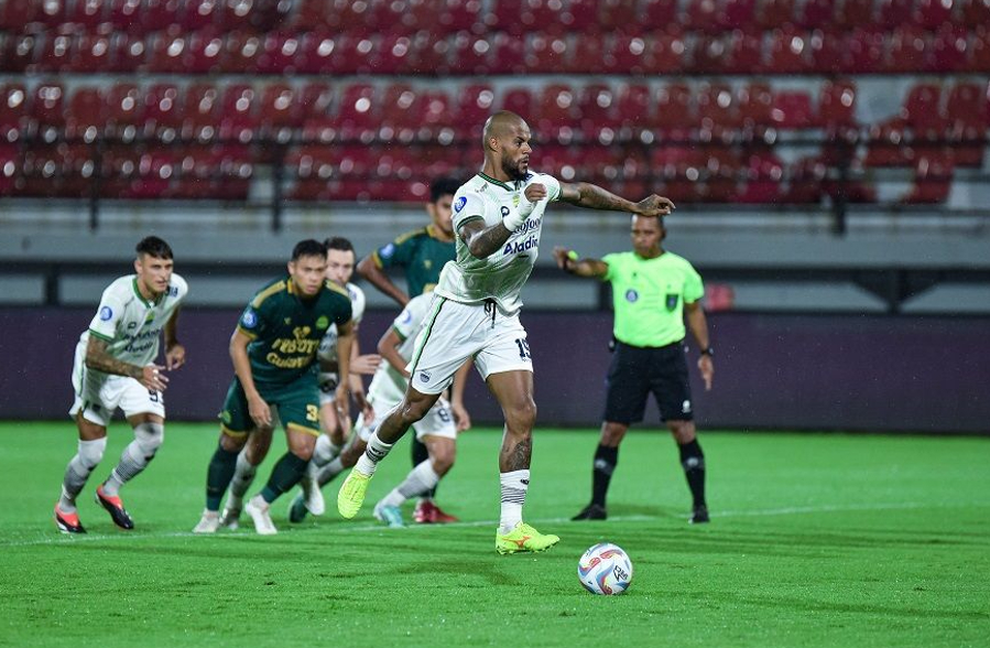 Persib Bandung meraih kemenangan 3-1 atas Persikabo 1973 dalam pertandingan pekan ke-29 Liga 1, Jumat malam (15/3/2024).