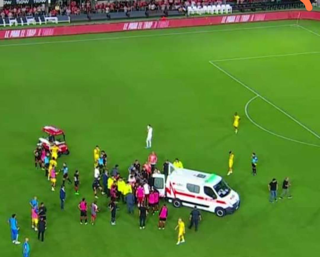 Momen menegangkan terjadi di La Plata Argentina saat Javier Altamirano, pemain Estudiantes, mengalami kejang di tengah pertandingan melawan Boca Juniors.(Foto: Tyc Sports)