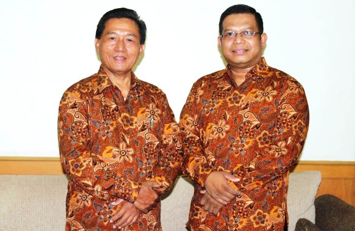 Direktur Utama PT BPR LPN Sungai Rumbai, Parman dan Direktur Riko Vatri.