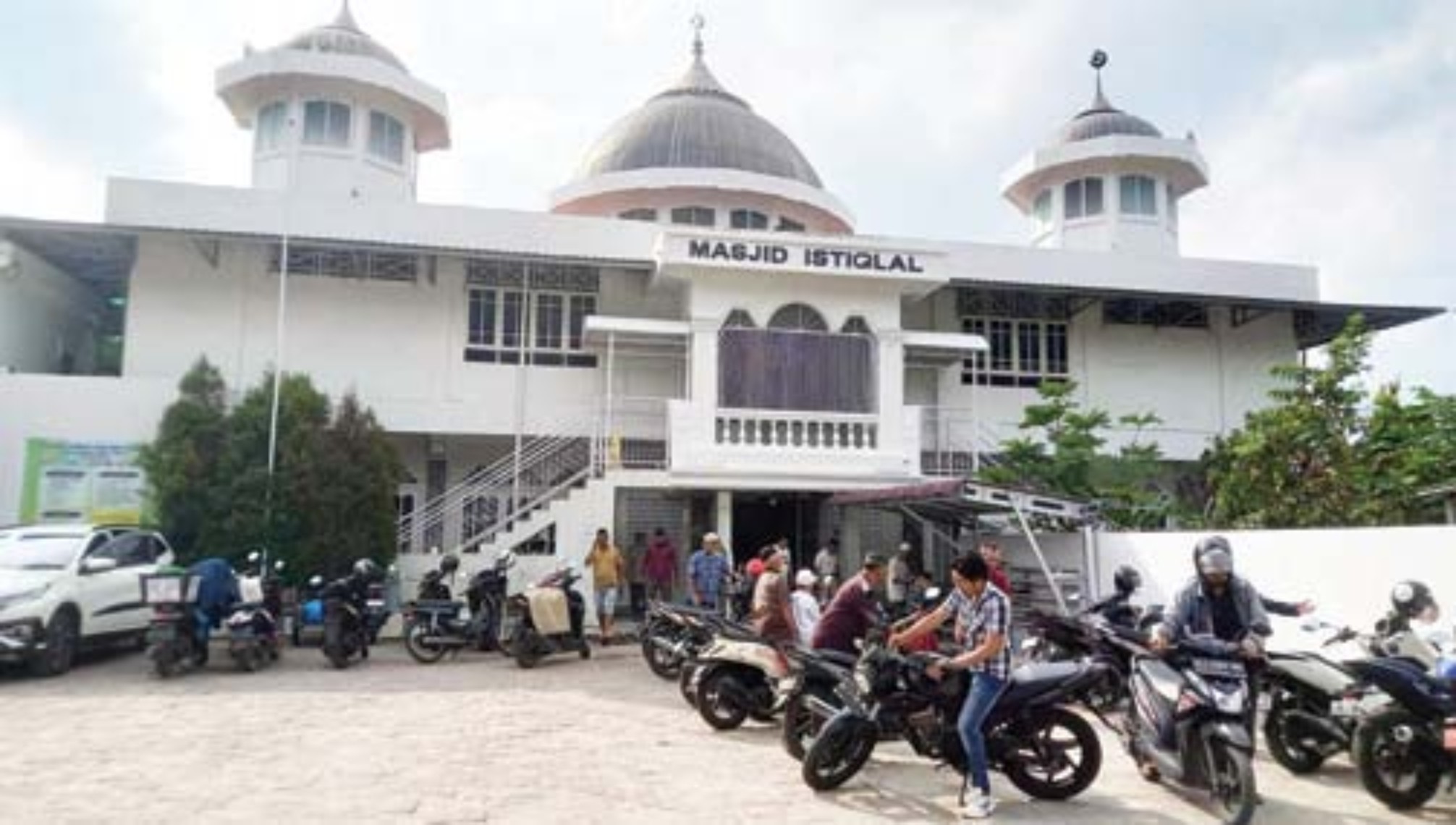 HADIRKAN YANG TERBAIK: Masjid Istiqlal di Jalan Pahlawan, Labuahbasilang, Kota Payakumbuh, baru-baru ini.(ARFIDEL ILHAM/PADEK)
