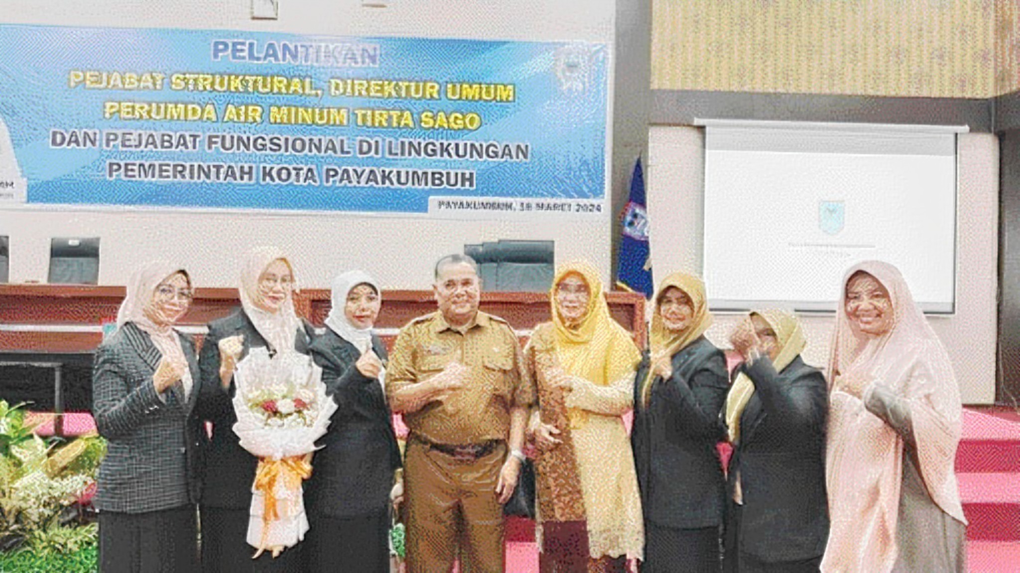 AKRAB: Kepala Dinas Pendidikan Kota Payakumbuh, Dasril bersama para guru penggerak yang dilantik menjadi kepala sekolah.(TIM LAMAN GURU PAYAKUMBUH)