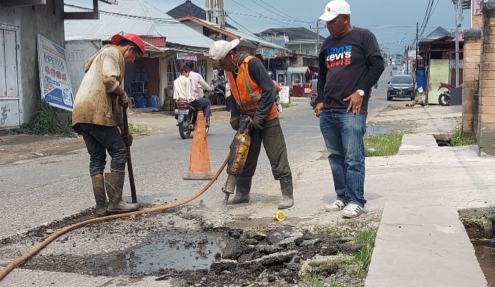 Perawatan jalan provinsi ruas Manggopoh-Padang Luar, Kabupaten Agam, sepanjang lebih kurang 69,6 Km butuh atensi Pemprov Sumbar.
