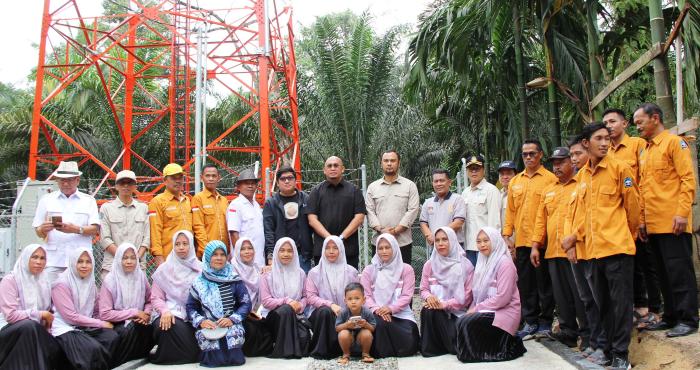 Menara BTS (Base Transceiver Station) di Jorong Kamang Bakti, Nagari Kamang, Kecamatan Kamang Baru, Kabupaten Sijunjung, Sumatera Barat.