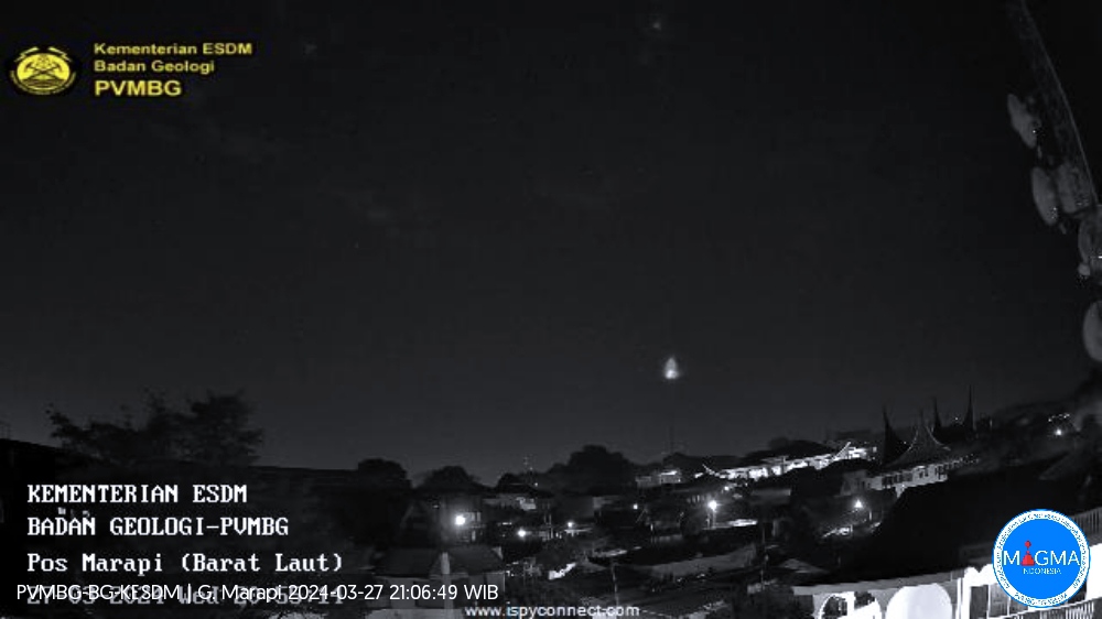 Erupsi Marapi pukul 20:54 WIB dengan tinggi kolom abu mencapai 1.500 meter di atas puncak.(Foto: PVMBG)