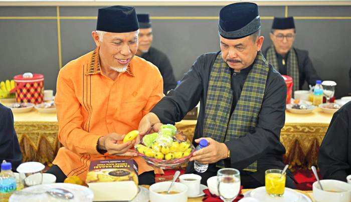 Mahyeldi dan Fauzi Bahar