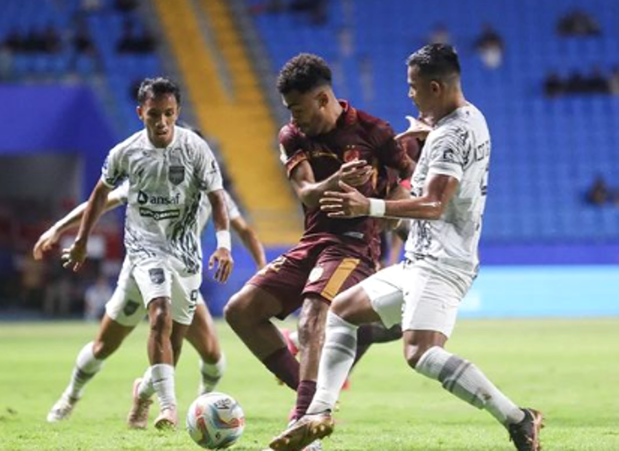 Borneo FC ditahan imbang 1-1 oleh PSM Makassar dalam pertandingan Liga 1 2023-2024 di Stadion Batakan, Kamis malam (29/3/2024). (Foto: IG PSM Makassar)