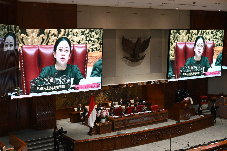 Ketua DPR RI Puan Maharani mengesahkan RUU DKJ menjadi UU dalam Rapat Paripurna, di Gedung Nusantara II, Senayan, Jakarta, Kamis (28/3/2024). (Foto: Farhan-Andri/Parlementaria DPR)