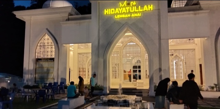 Masjid Hidayatullah Lembah Anai Sumatera Barat.