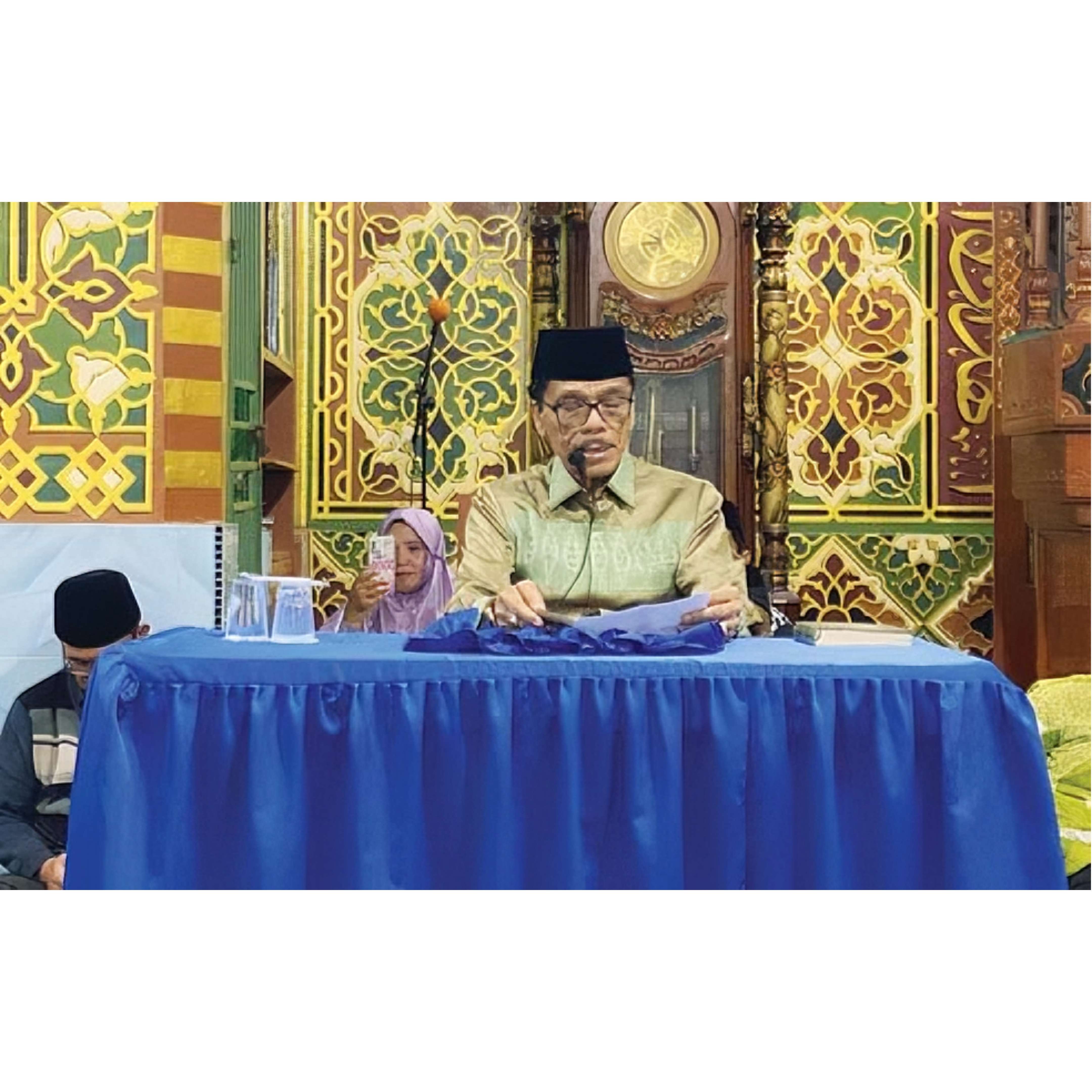 ATURAN BARU: Bupati Limapuluh Kota Safaruddin Dt Bandaro Rajo saat kunjungan Tim l Safari Ramadhan Limapuluh Kota di Jorong Seberang Padang, Nagari Koto Tangah Baru Hampa.(PEMKAB LIMAPULUH KOTA)