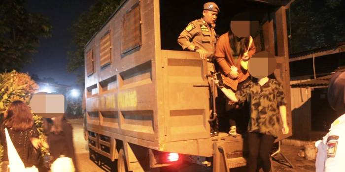 Lima wanita yang diamankan Satpol PP Kota Padang dari berbagai sudut kota, Senin dinihari (1/4/2024).