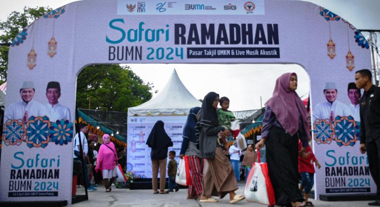 Pasar Murah dan Bazar UMKM Binaan BUMN di lapangan GOR PT Semen Padang, Kelurahan Indarung, Kecamatan Lubukkilangan, pada 4-5 April 2024.