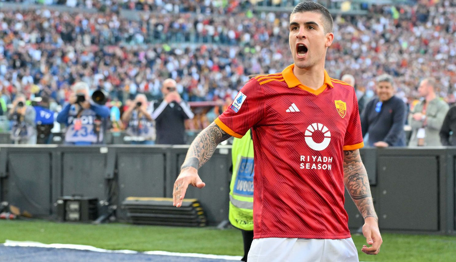 Gianluca Mancini mencetak gol kemenangan Roma saat melawan Lazio di Stadio Olimpico, Sabtu malam WIB (6/4/2024). (Foto: AS Roma)